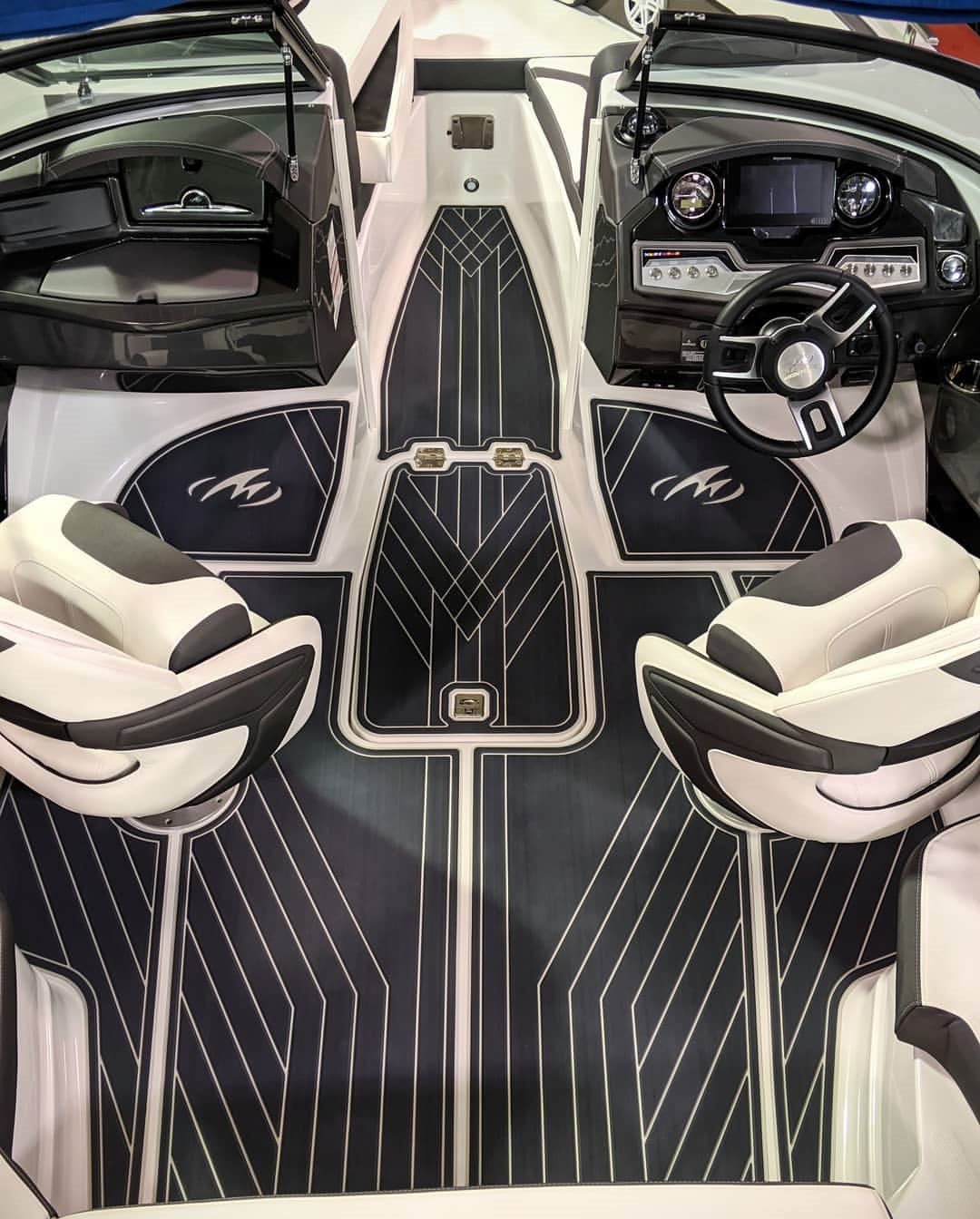 Monterey 238SS with custom SeaDek